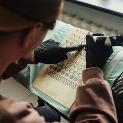 Waarom een online leermethode u geen tatoeëerder maakt