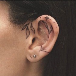Tattoo op/achter het oor