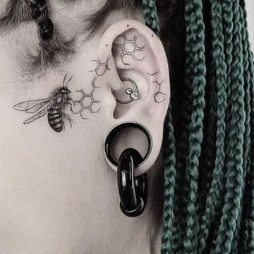 Тату на ухе (36)